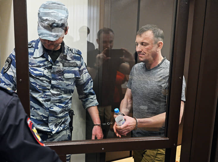 Иван Попов в зале суда
