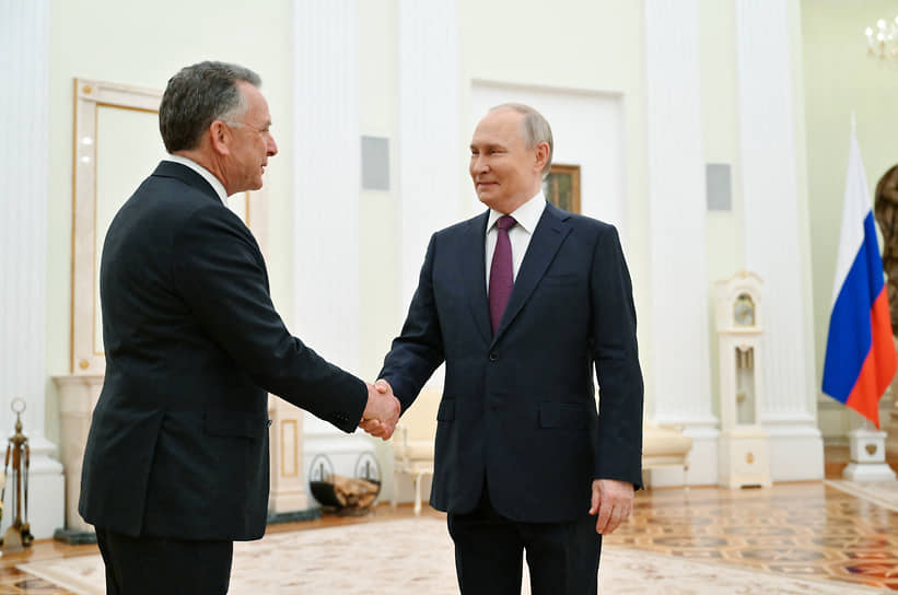 Стив Уиткофф и Владимир Путин в апреле 2025 года
