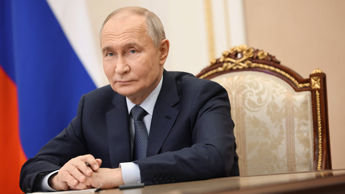 Путин поручил создать перечень фильмов для обязательного показа в школах