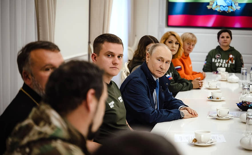 Президент Владимир Путин во время визита в Курскую область
