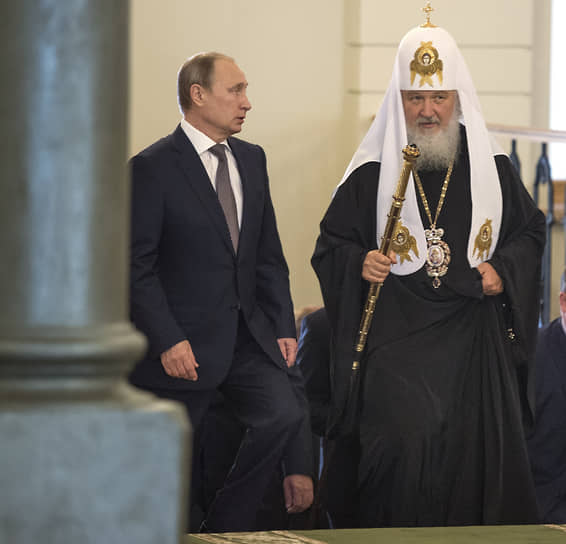 Владимир Путин (слева) и патриарх Кирилл в 2015 году