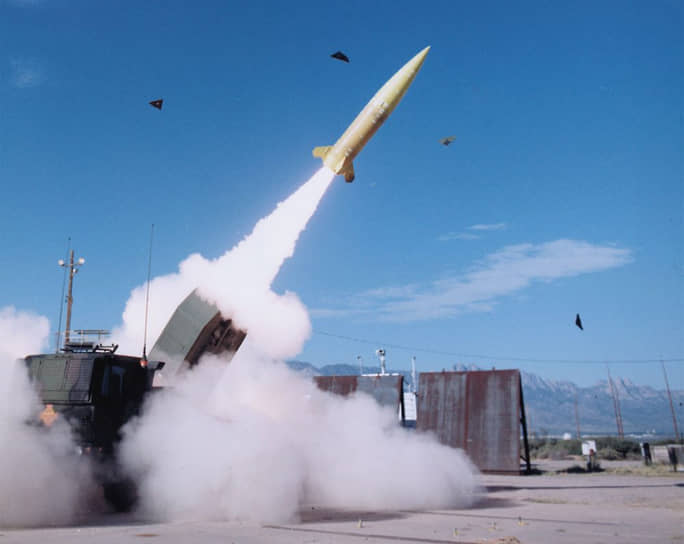 Пуск ракеты ATACMS с платформы HIMARS (ноябрь 2024 года)