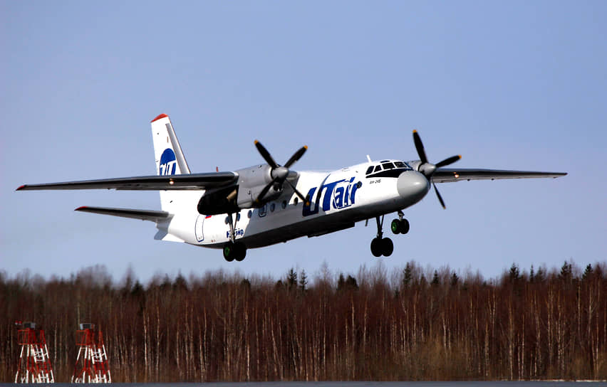 Самолет Ан-24 (архив)