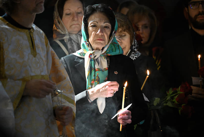 Вдова князя Александра Трубецкого Екатерина Трубецкая во время церемонии отпевания