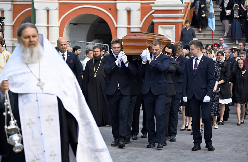 Князь Александр Трубецкой был похоронен в семейной усыпальнице Голицыных, расположенной на территории монастыря
