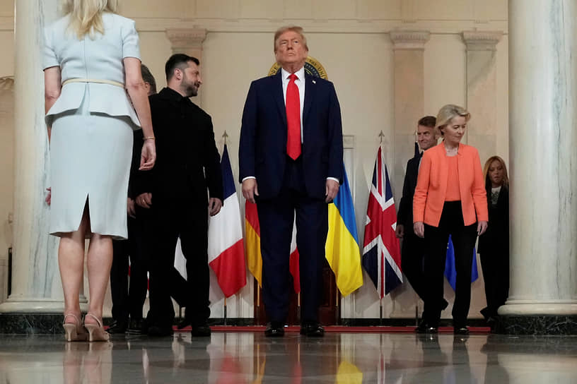 Президент Дональд Трамп (в центре), президент Украины Владимир Зеленский (слева) и глава Еврокомиссии Урсула фон дер Ляйен (справа) в Белом доме