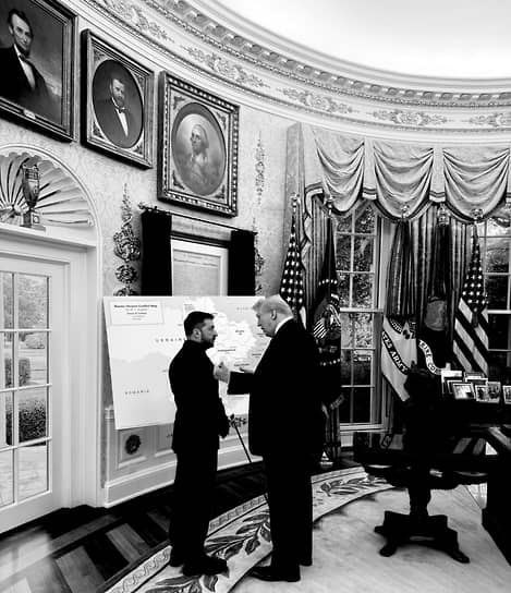 Президенты Трамп и Зеленский возле карты Украины