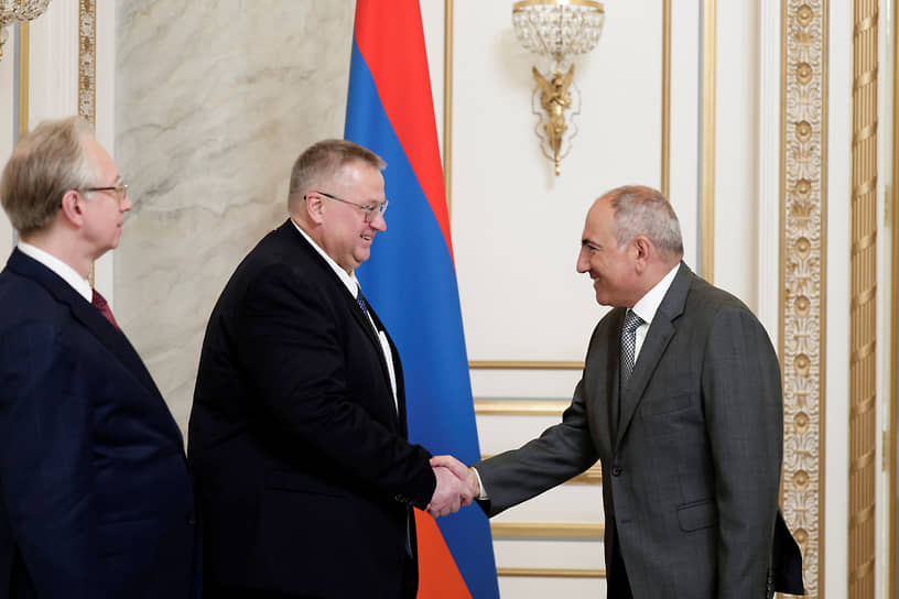 Алексей Оверчук и Никол Пашинян
