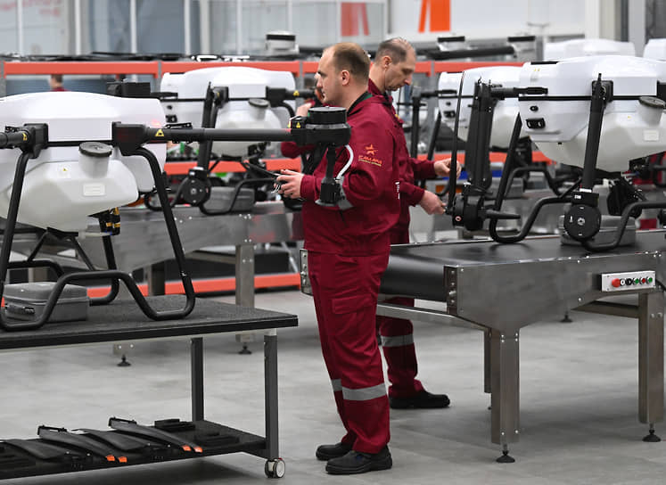 Беспилотный летательный аппарат в полете