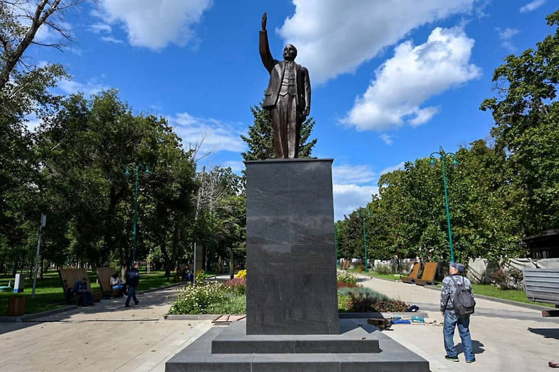 Памятник Владимиру Ленину