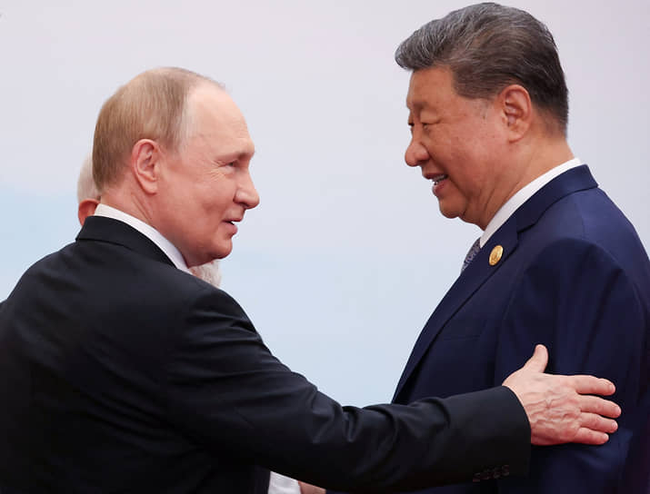 Президент РФ Владимир Путин и председатель КНР Си Цзиньпин на саммите ШОС