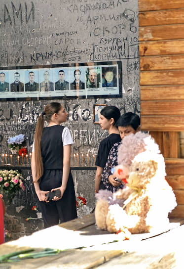 Траурные мероприятия, посвященные 21-й годовщине террористического акта в Беслане на территории мемориального комплекса в спортзале школы, где боевики удерживали заложников