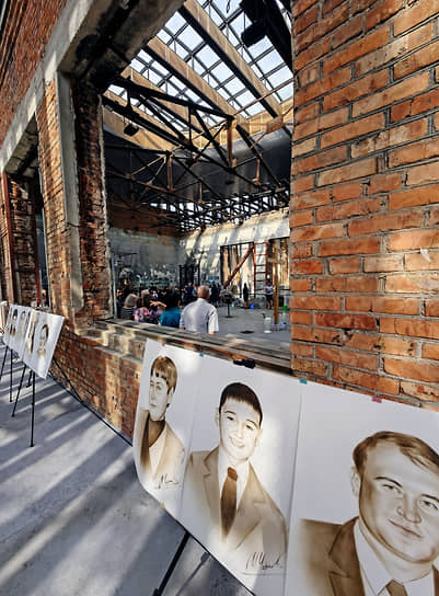 Мемориальный комплекс в спортзале подвергшейся нападению террористов школе, 1 сентября 2025 года