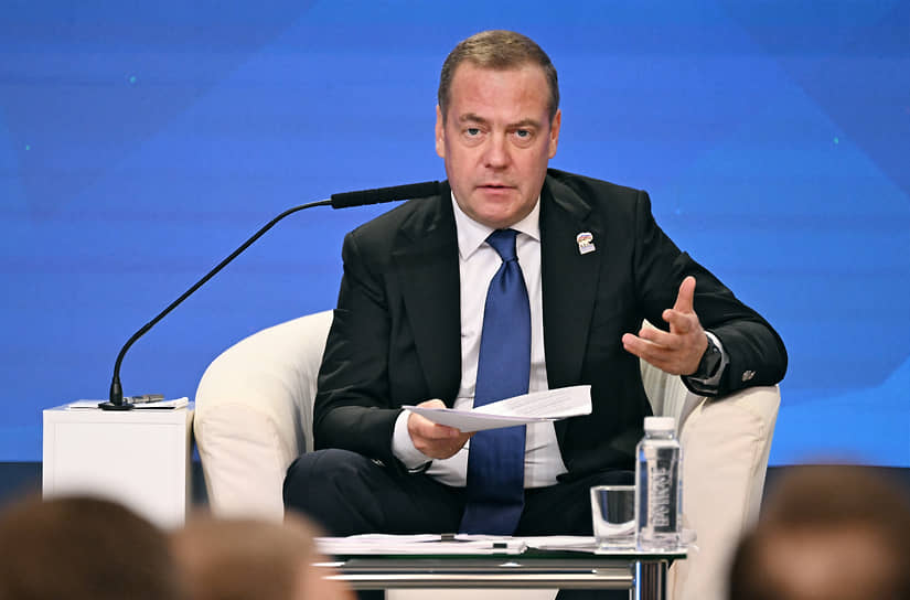 Медведев предложил компенсировать замороженные активы «новой украинской землей»