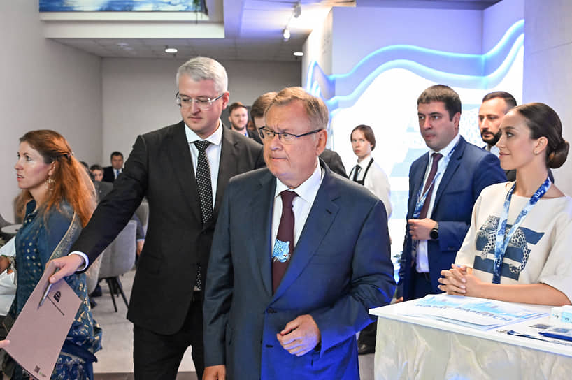 Глава ВТБ Костин дал совет, куда вложить 1 млн рублей Глава ВТБ Костин дал совет, куда вложить 1 млн рублей