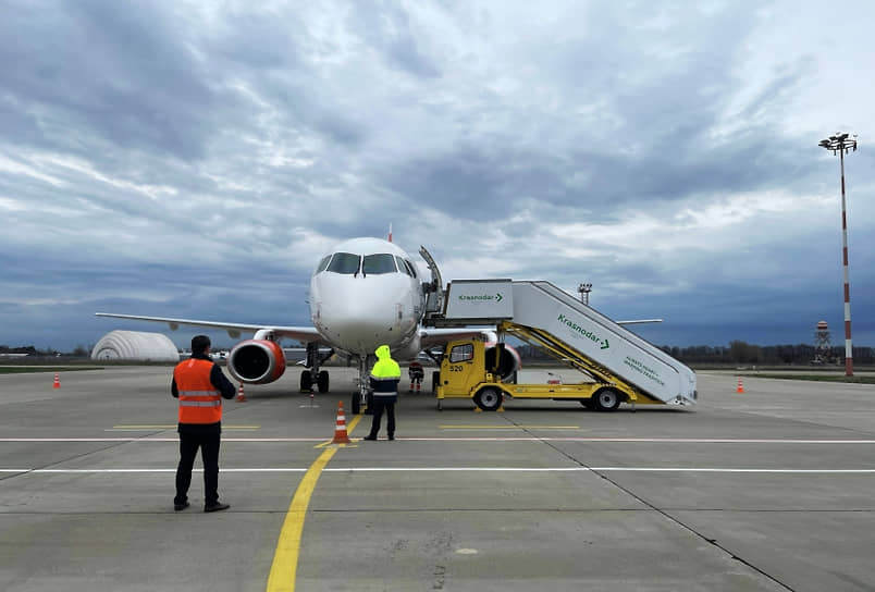 Самолет Superjet 100 авиакомпании «Азимут», совершивший тестовый рейс из Минеральных Вод в Краснодар в конце 2023 года