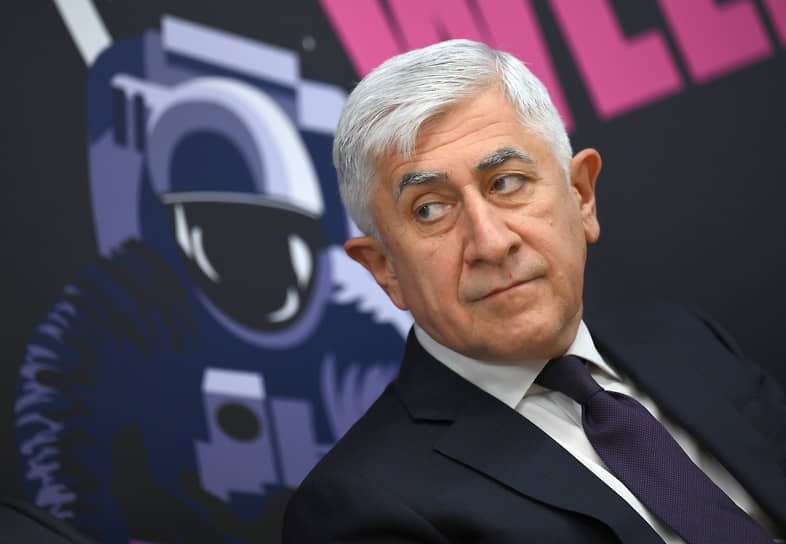 Михаил Погосян