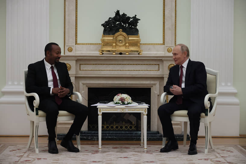 Премьер-министр Эфиопии Абий Ахмед Али (слева) и президент России Владимир Путин