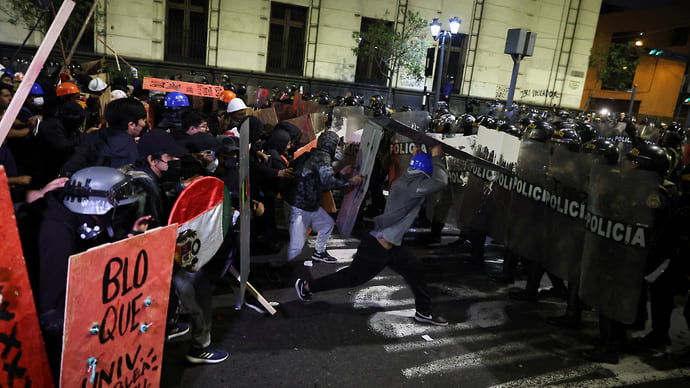 В Перу в ходе массовых протестов застрелен демонстрант