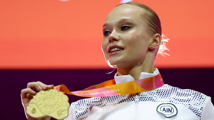 Гимнастка Ангелина Мельникова взяла серебро ЧМ в упражнениях на брусьях