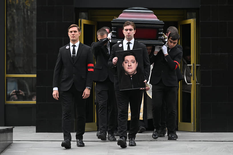 Церемония прощания с актером Романом Поповым