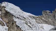 Минимум семь альпинистов погибли при сходе лавины в Непале