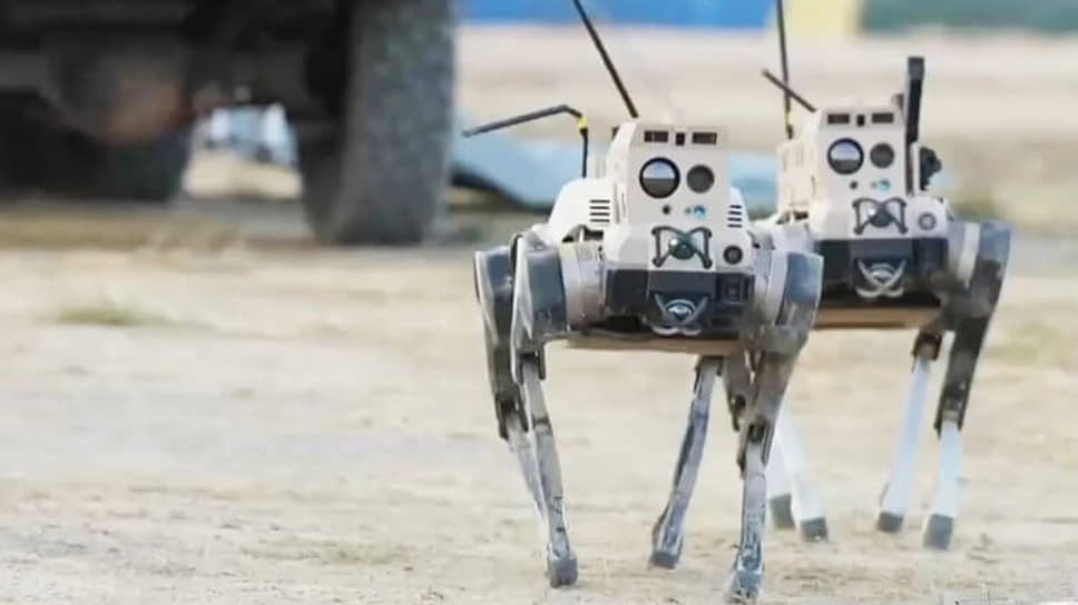 Китай показал боевых роботов-волков