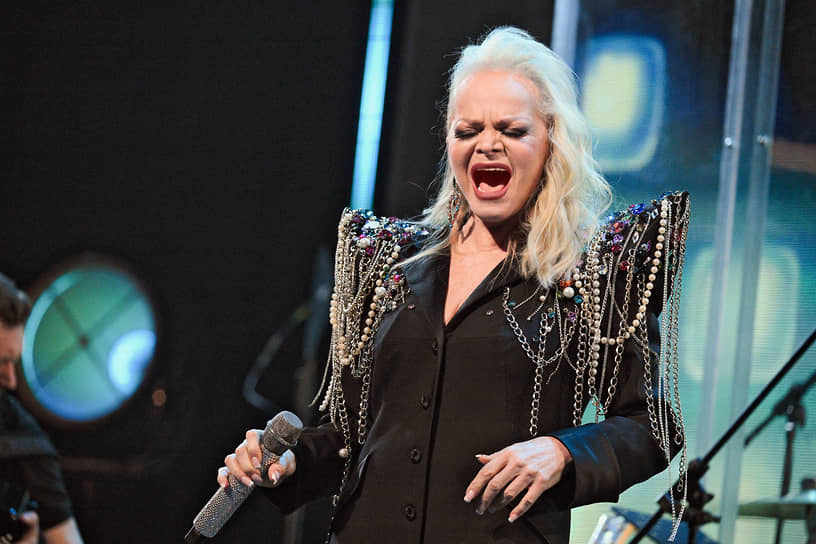 Лариса Долина