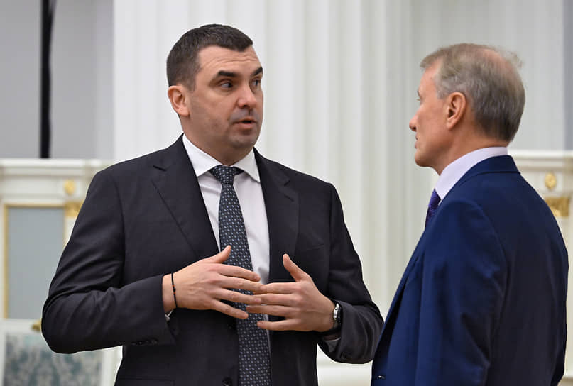 Михаил Кузнецов (слева) и Герман Греф 