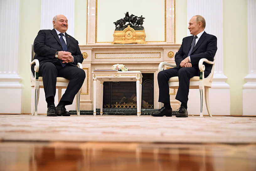 Президент России Владимир Путин (справа) и президент Белоруссии Александр Лукашенко 