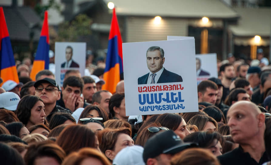 Акция протеста в поддержку предпринимателя Самвела Карапетяна (октябрь 2025 года)