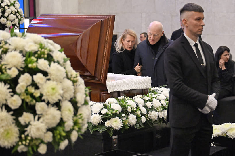 Партнер адвокатского бюро «Падва и Партнеры», адвокат Александр Гофштейн (в центре)