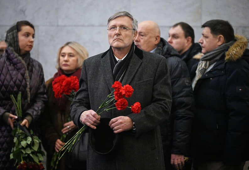 Участники церемонии прощания с Генрихом Падвой