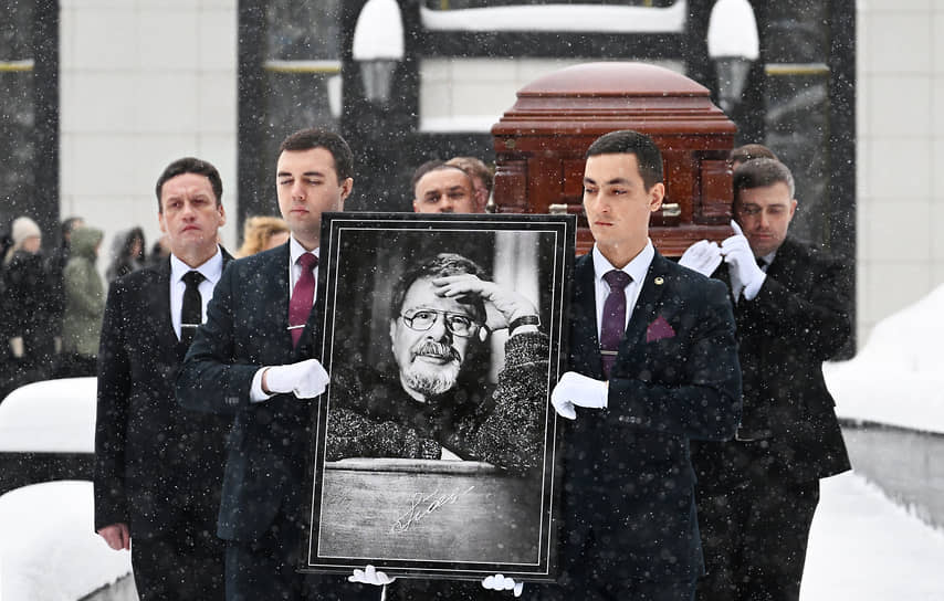 Гроб с телом адвоката Генриха Падвы