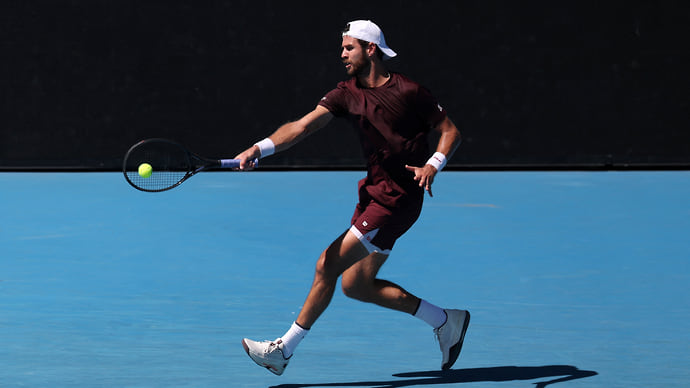 Карен Хачанов вышел в четвертьфинал турнира ATP 500 в Дохе