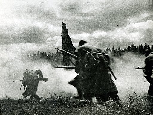 Советские солдаты в атаке: фотограф бок о бок с ними