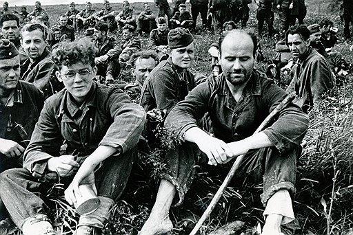 Пленные немецкие солдаты после сражений на Курской дуге