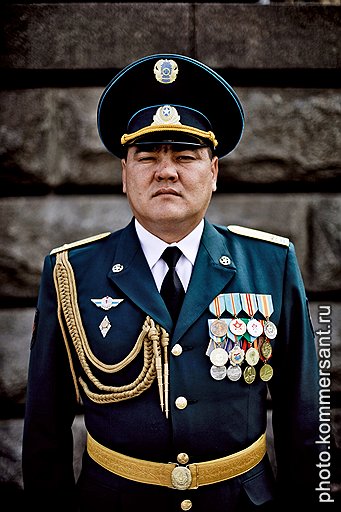 Кайдар Каракулов, на параде в Москве был еще подполковником, но уже знал о присвоении ему звания полковника