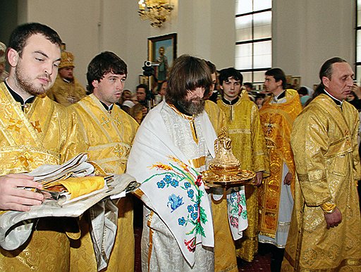 Известный путешественник Федор Конюхов (в центре) был рукоположен в диаконы лично епископом Запорожским и Мелитопольским Иосифом в Свято-Покровском кафедральном соборе Запорожья