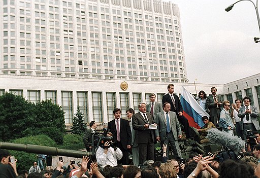 Этот снимок стал историческим: конец ГКЧП — начало новой России