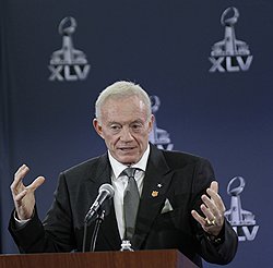 Директор спортивной арены Cowboys Stadium Джерри Джонс, рекордсмен 