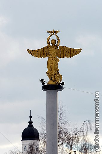 Ангел на главной площади -- один из новых символов города. Старые, впрочем, тоже остались
