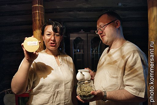 Зеленый чай с травами и медом — непременный атрибут любой банной вечеринки