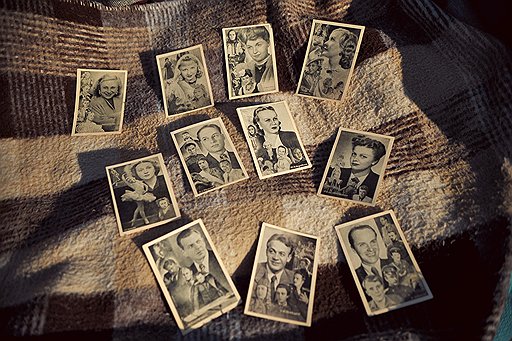 Фотокарточки с советскими актерами пользуются большим спросом. Даже молодежь с интересом раскупает кумиров предыдущего поколения