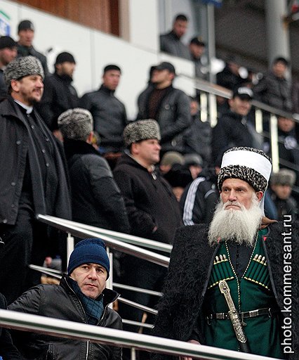 Чеченские болельщики крайне эмоциональны. Но форма выражения эмоций зависит от возраста
