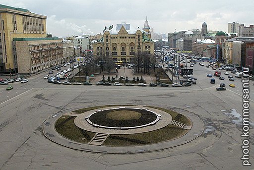 Пустующее пространство на площади, по мнению комиссии при Мосгордуме,— лучший из возможных памятников