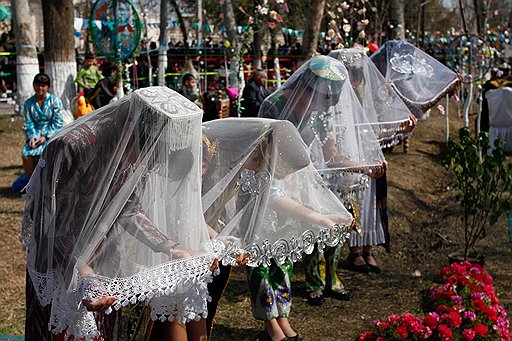 Считается, что именно во время Навруза можно найти своего суженого. А один из загсов Ташкента даже носит название праздника 