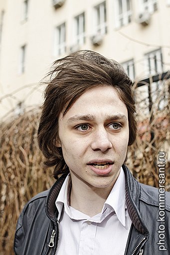 "Ты сер, а я, приятель, сед, и волчью вашу я давно натуру знаю; а потому обычай мой: с волками иначе не делать мировой, как снявши шкуру с них долой" Саид-Магомед Хатаев, 17 лет, Грозный, поступает в Щукинское училище первый раз Басня: Иван Крылов "Волк на псарне"