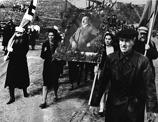 Демонстрация в Смоленске в день рождения Гитлера