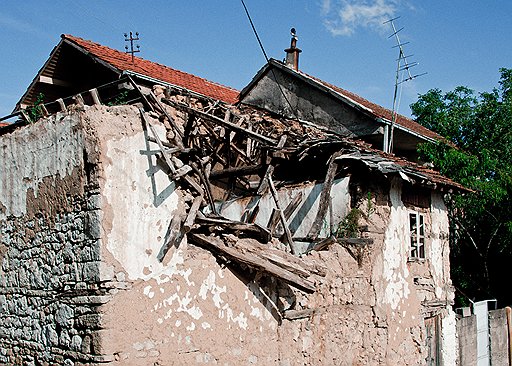 Брошенные дома сербов в Ораховаце